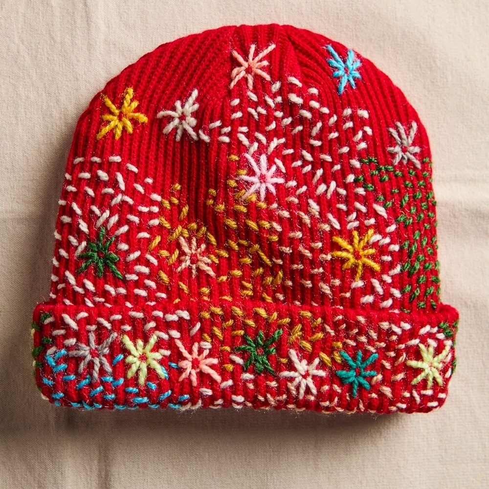NWT De Sienna Embroidered Beanie - Picture 2 of 8